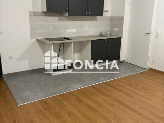 Appartement à louer 898 € 4 pièces 3 chambres 77,2 m² 4ème étage Monplaisir Angers 49000