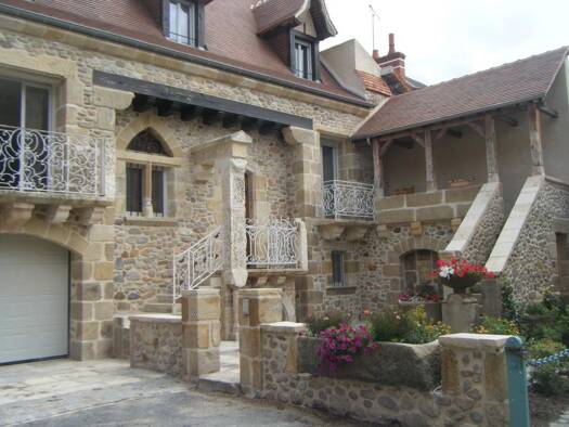 Maison à louer 995 € 5 pièces 4 chambres 130,6 m² 50 m² de terrain Cité Bretonnie-Chatelet-Favieres-Conches Montluçon 03100