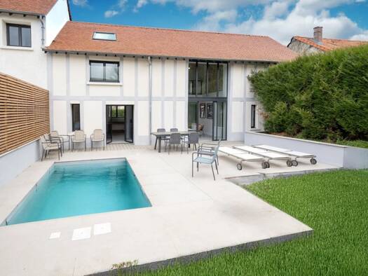 Villa à louer 6 990 € 6 pièces 4 chambres 165 m² 700 m² de terrain Magny-le-Hongre 77700