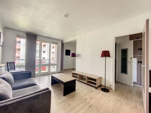 Appartement à louer 1 012 € 4 pièces 3 chambres 72,1 m² RDC Bourgogne-Pasteur Orléans 45000