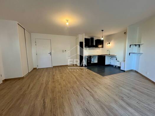 Appartement à vendre 188 500 € 2 pièces 1 chambre 46 m² RDC/2 Leclerc-Centre Ouest Brie Comte Robert 77170