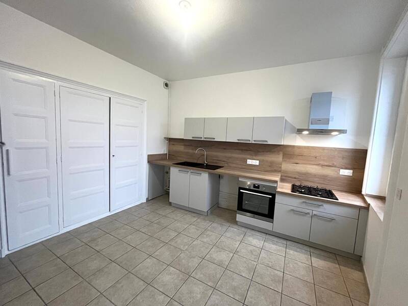 Maison à louer, 118m², CHAZELLES SUR LYON