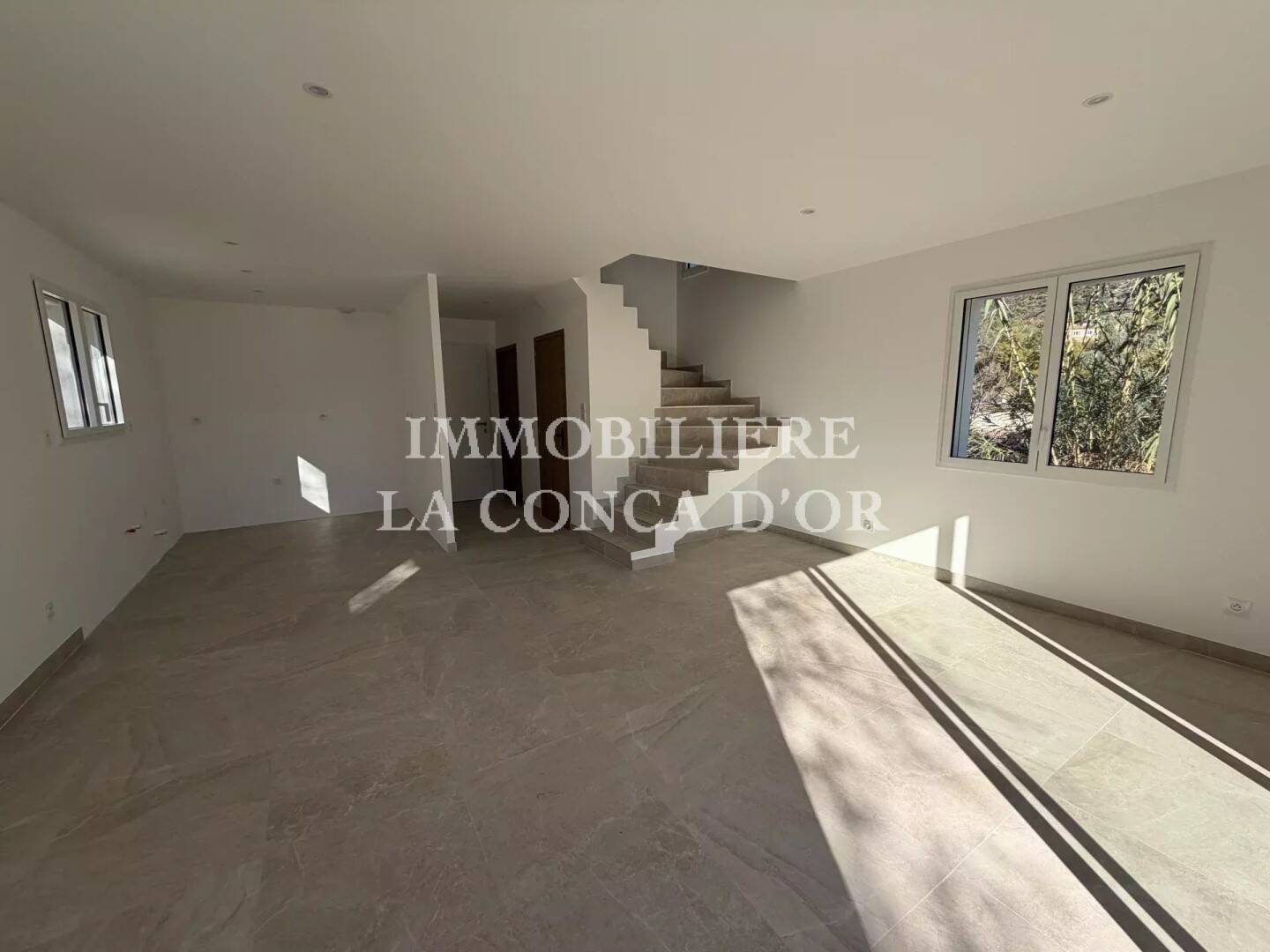 Maison à vendre, 122m², TOURRETTE LEVENS