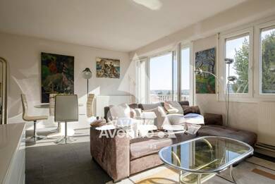 Appartement à vendre 176 000 € 4 pièces 3 chambres 89 m² Dernier étage, Étage 3/3 Centre Saintes 17100