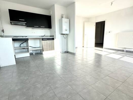 Appartement à vendre 138 000 € 3 pièces 2 chambres 75 m² Étage 3/3 La Marais-Zone Industrielle Wingles 62410