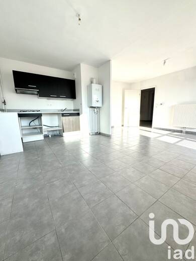 Appartement à vendre 138 000 € 3 pièces 2 chambres 75 m² Dernier étage, Étage 3/3 La Marais-Zone Industrielle Wingles 62410