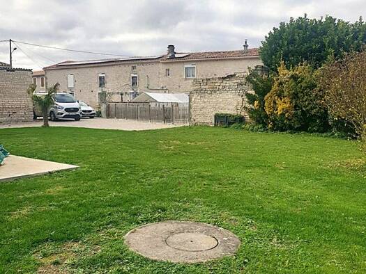 Maison en viager occupé Bouquet 41 000 € 8 pièces 4 chambres 244 m² 25 000 m² de terrain Aigre 16140