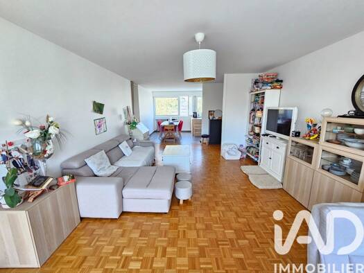 Appartement à vendre 199 000 € 3 pièces 2 chambres 79 m² Étage 4/4 Nord Ouest Vaux-le-Pénil 77000
