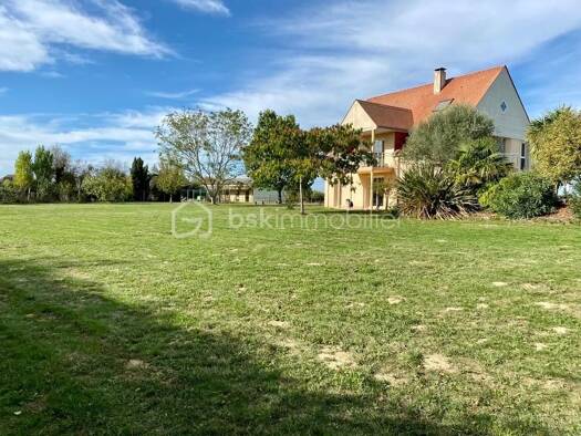 Maison à vendre 380 000 € 9 pièces 6 chambres 269,3 m² Escurès 64350