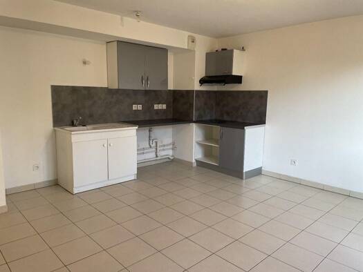 Appartement à louer 655 € 2 pièces 1 chambre 40,4 m² 1er étage Pertuis 84120