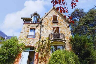 Maison à vendre 1 920 000 € 8 pièces 6 chambres 225 m² 950 m² de terrain Mairie Garches 92380