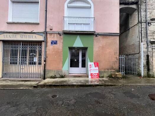 Local commercial à louer 335 € Les Vans 07140