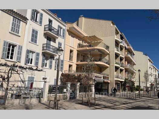 Appartement à louer 690 € 1 pièce 26 m² Étage 1/3 Centre Ville Sanary-sur-Mer 83110