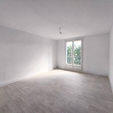 Appartement à louer 720 € 3 pièces 2 chambres 56,6 m² Dernier étage, Étage 4/4 La Burliere Luquece Manosque 04100
