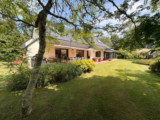 Maison à vendre - Première occupation 642 500 € 7 pièces 4 chambres 207 m² 3 002 m² de terrain Mousterlin Fouesnant 29170