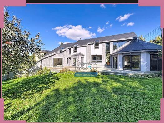 Villa à vendre 1 098 000 € 8 pièces 5 chambres 250 m² 1 300 m² de terrain Noiseau 94880