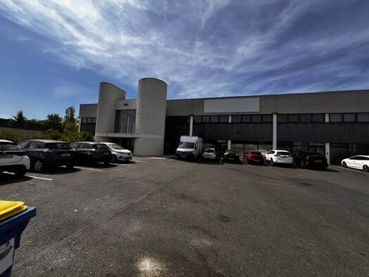 Local d'activités à vendre 238 000 € 220 m² d'espace de stockage Évry-Courcouronnes 91080