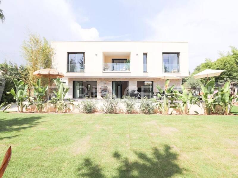Maison à louer, 260m², MOUGINS