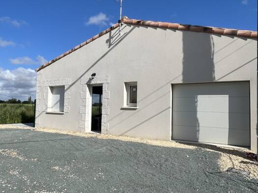 Maison de plain-pied à louer 1 170 € 5 pièces 4 chambres 124,8 m² dès le 15/09/2025 Soulignonne 17250