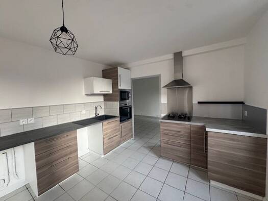 Duplex à vendre 139 000 € 4 pièces 3 chambres 100 m² RDC Viriville 38980