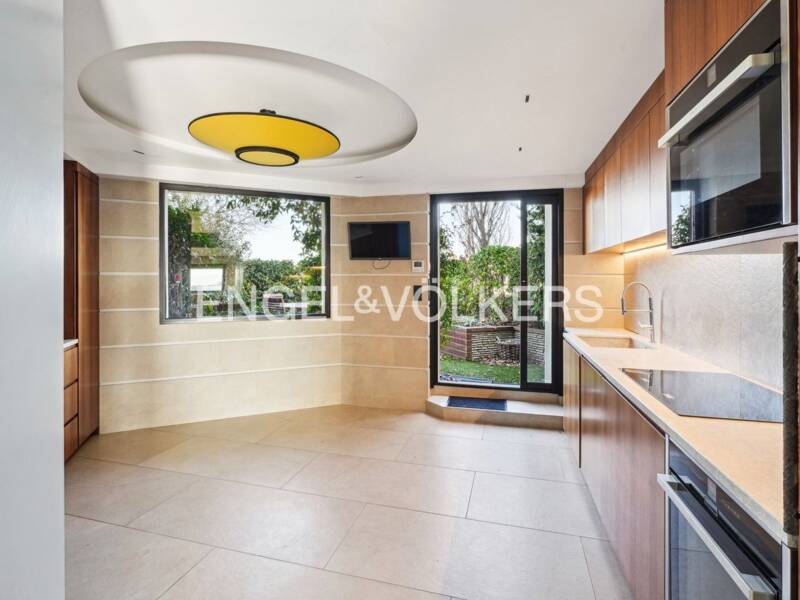 Maison à louer, 141m², PARIS 16E