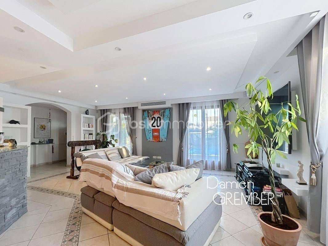 Maison à vendre, 165m², VIC LA GARDIOLE