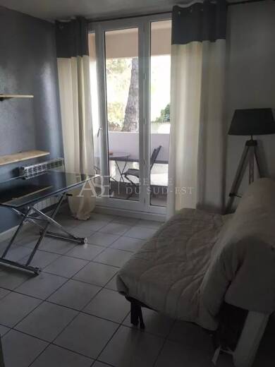 Appartement à louer 530 € 1 pièce 15,4 m² 1er étage disponible à partir du 29/05/2025 Aix-en-Provence 13090