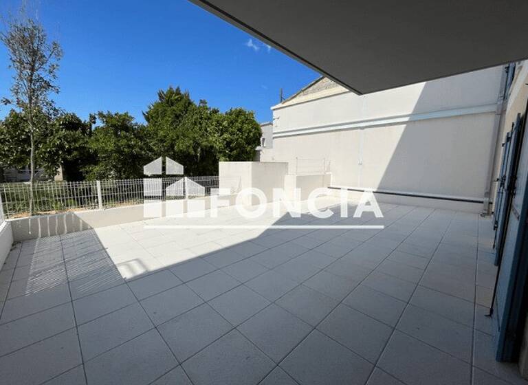 Appartement à louer 778 € 3 pièces 2<br/>chambres 62,1 m²<br/>superficie RDC<br/>étage Legue-Pous du Plan Carpentras 84200