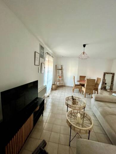 Appartement à vendre 154 000 € 2 pièces 1 chambre 48 m² Dernier étage, Étage 3/3 Vieille Ville-Cativel Gardanne 13120