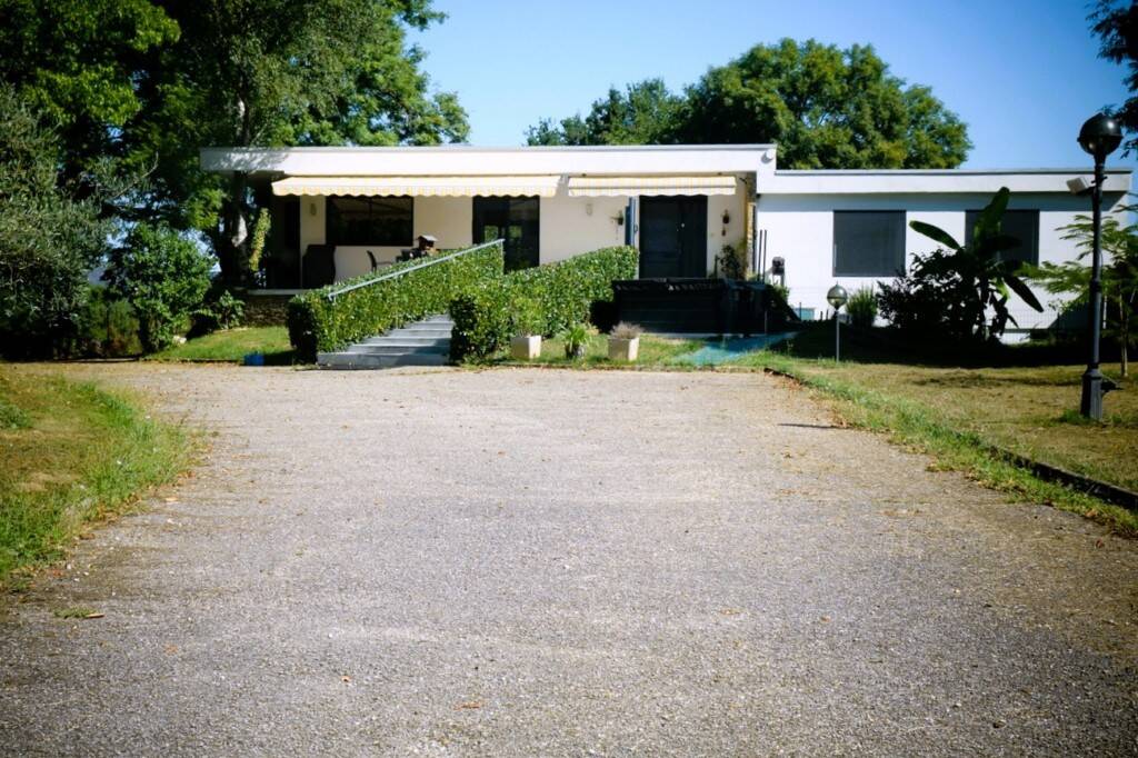 Maison à vendre, 180m², NEUVILLE SUR AIN