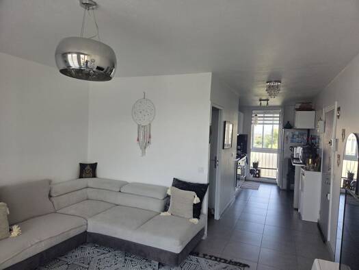 Appartement à vendre 149 500 € 3 pièces 2 chambres 65,43 m² Étage 3/4 Marignane 13700