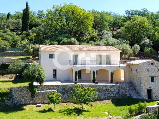 Maison à vendre 1 180 000 € 5 pièces 3 chambres 208 m² 3 259 m² de terrain Seillans 83440