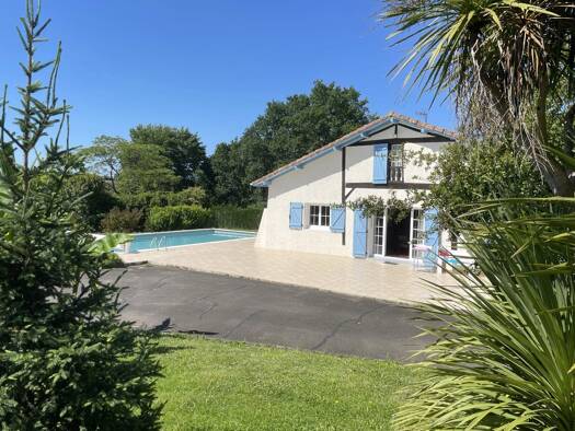 Maison à vendre 429 000 € 9 pièces 4 chambres 208 m² 3 727 m² de terrain Tilh 40360