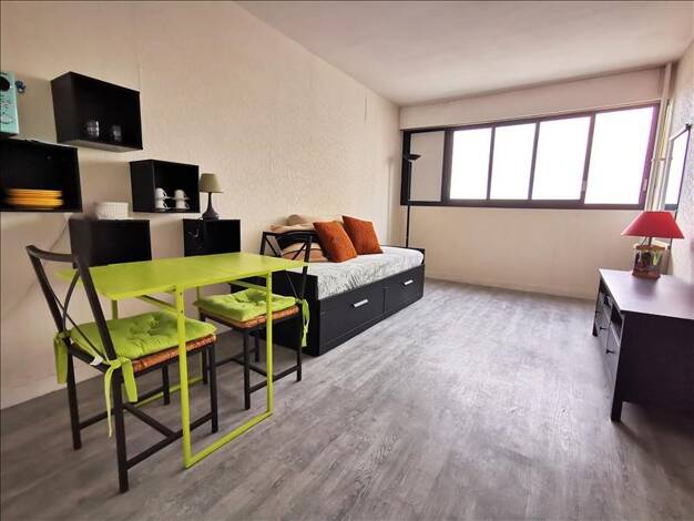 Appartement à louer 799 € 1 pièce 23 m² 9ème étage disponible à partir du 19/06/2025 Hôtel de Ville Créteil 94000