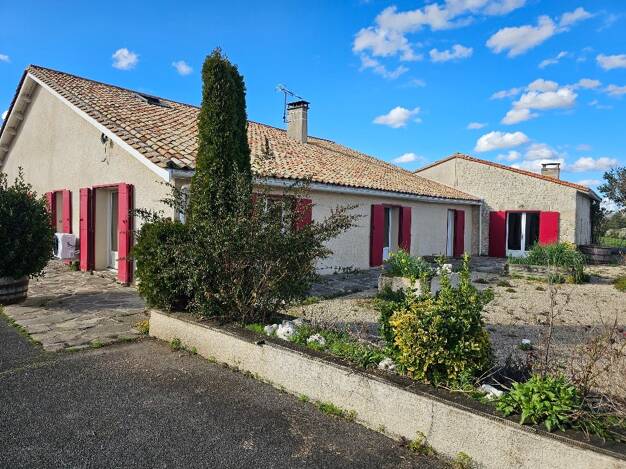 Maison à vendre 266 250 € 8 pièces 5 chambres 226 m² 995 m² de terrain Roullet Saint Estephe 16440