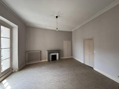Appartement à louer 741 € 3 pièces 2 chambres 81 m² Étage 2/3 Zone Pietonne Avignon 84000