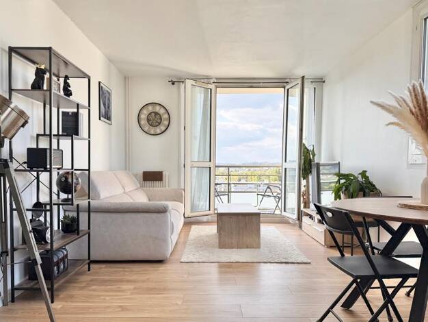 Appartement à vendre 185 000 € 4 pièces 3 chambres 82 m² Étage 11/12 Plaine de Balizy Chilly-Mazarin 91380