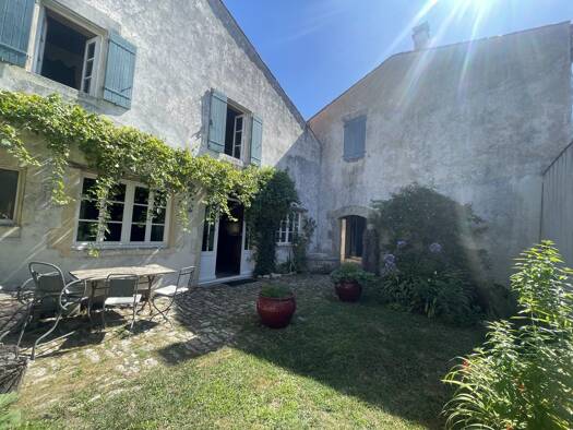 Maison à vendre 995 000 € 7 pièces 5 chambres 230 m² 271 m² de terrain Sainte-Marie-de-Ré 17740