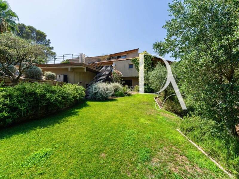 Maison à louer, 280m², MARSEILLE 11E