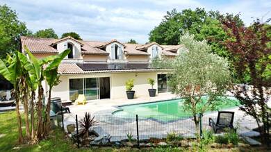 Villa à vendre 895 000 € 10 pièces 5 chambres 338,1 m² 3 240 m² de terrain Châteauneuf-sur-Isère 26300