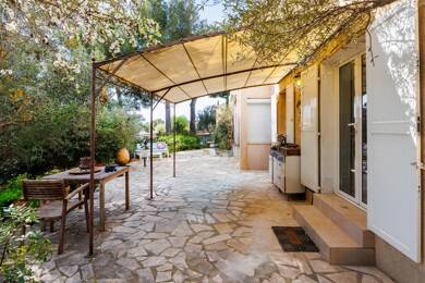 Villa à vendre 840 000 € 7 pièces 6 chambres 195 m² 813 m² de terrain Peripherie Cassis 13260