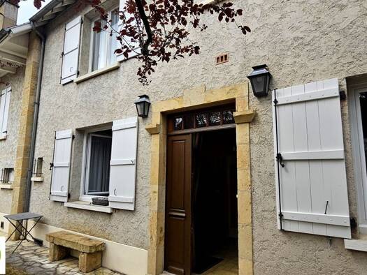 Maison à vendre 376 480 € 10 pièces 7 chambres 304 m² 670 m² de terrain Saint-Cere 46400