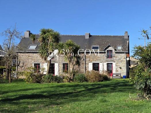 Maison à vendre 278 100 € 9 pièces 5 chambres 202 m² 4 433 m² de terrain La Gacilly 56200