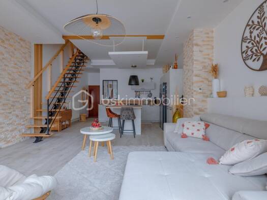 Duplex à vendre 230 000 € 4 pièces 2 chambres 114 m² Étage 3/3 Charlemagne Vienne 38200