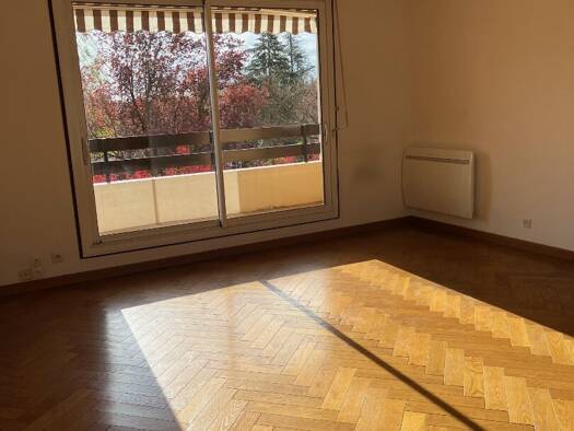 Appartement à louer 1 175 € 4 pièces 3 chambres 84 m² Étage 1/3 Champlong Saint-Genis-Laval 69230