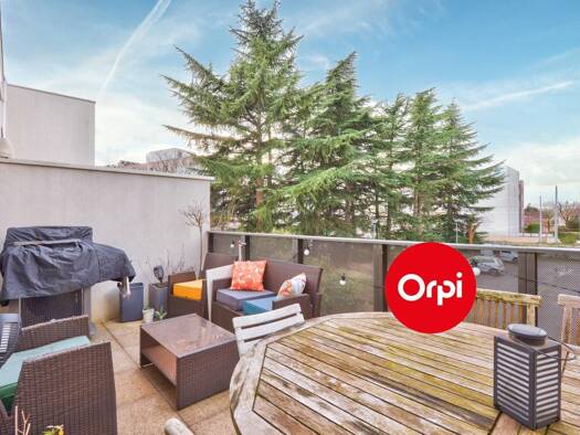 Duplex à vendre 295 000 € 5 pièces 4 chambres 111,23 m² Étage 2/2 Le Village Saint-Priest 69800