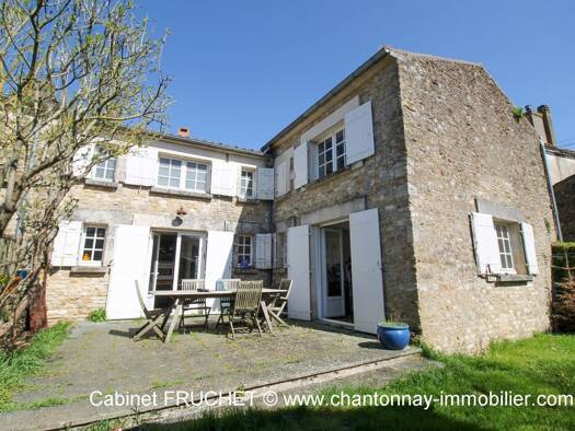 Maison à vendre 185 000 € 5 pièces 3 chambres 174 m² 320 m² de terrain Chantonnay 85110