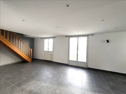Duplex à louer 2 050 € 4 pièces 3 chambres 93 m² 1er étage Centre Gex 01170