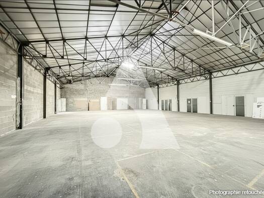 Entrepôt à vendre 285 000 € 490 m² d'espace de stockage Champforgeuil 71530
