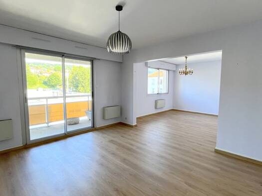 Appartement à louer 800 € 2 pièces 1 chambre 71 m² Étage 4/5 Amberieu en Bugey 01500